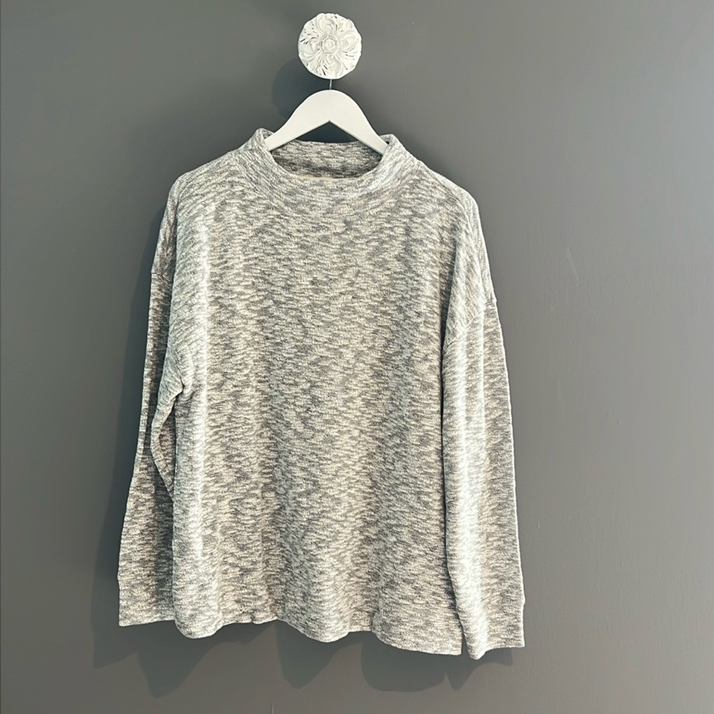 NWT! Lou & Grey Top
